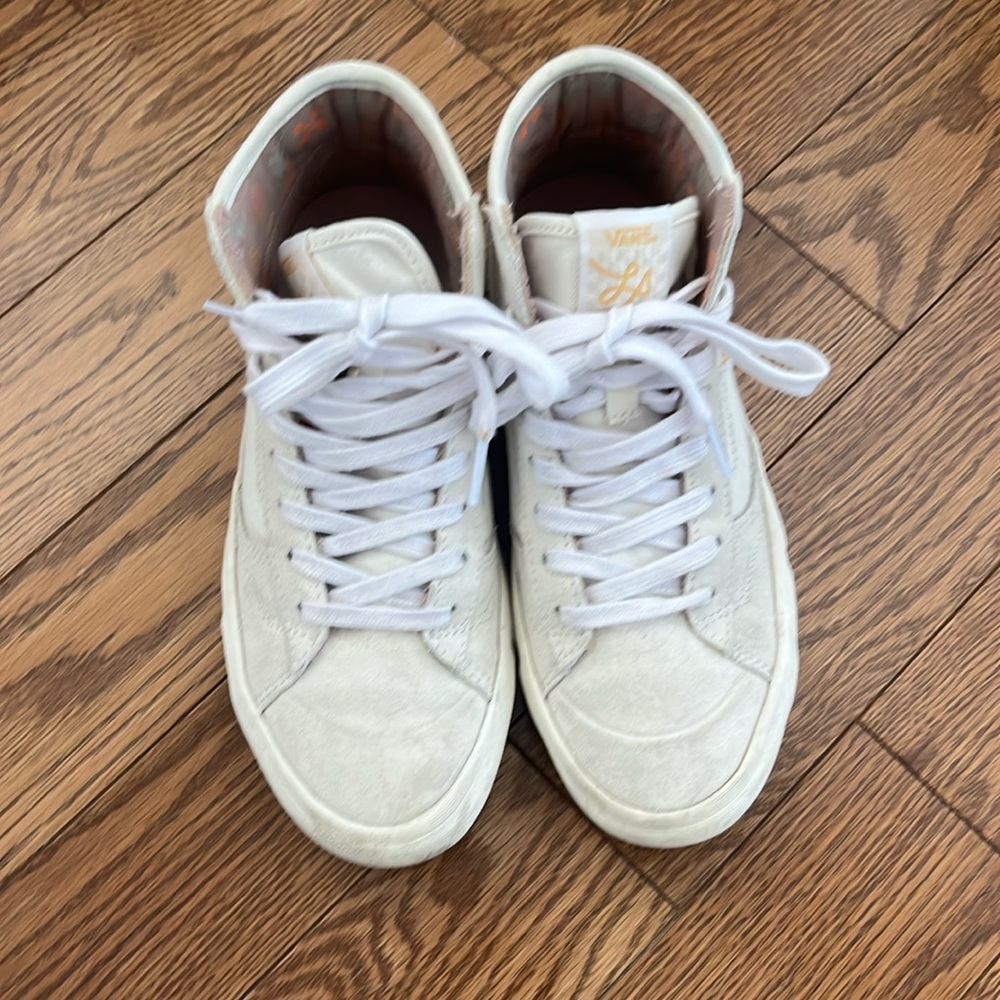 Women’s vans 6.5 off white skateboard high top worn 3 times